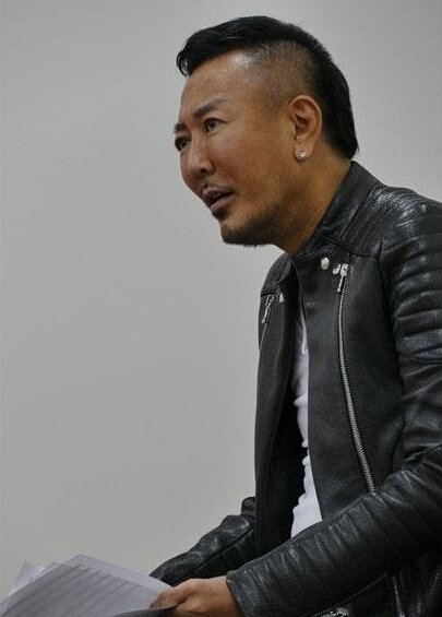 如龙6夜店女郎海选现场:黑丝深V似曾相识