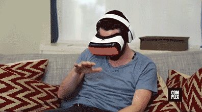 全都懵逼了！第一次带VR眼睛的人反应大集锦