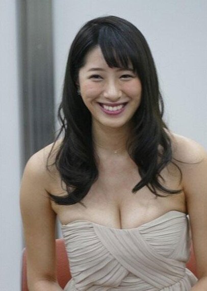 如龙6夜店女郎海选现场:黑丝深V似曾相识