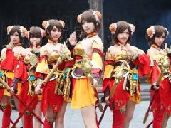 萌妹Cosplay《射雕英雄传OL》少林百仗(组图)