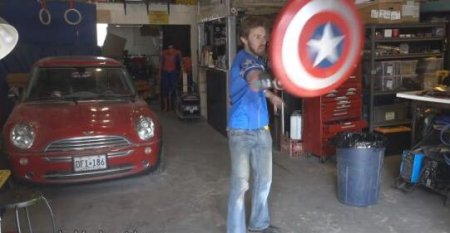 大神打造《美国队长3》科幻盾牌:真能来回飞