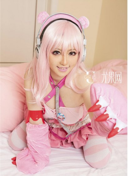 好想抱回家养 萌妹梓喵COSER
