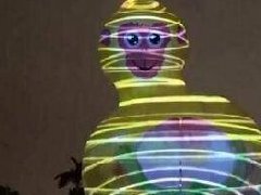 【囧图】男生半年夹3000多只娃娃！