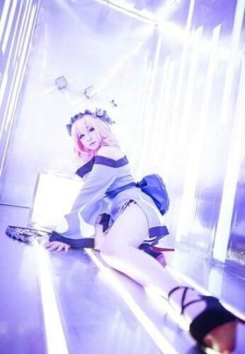 只怪身材太好衣料太少 性感美腿高颜值COS