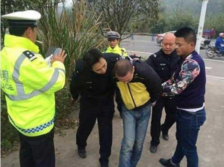 【囧图】自首?等我打完这局游戏先