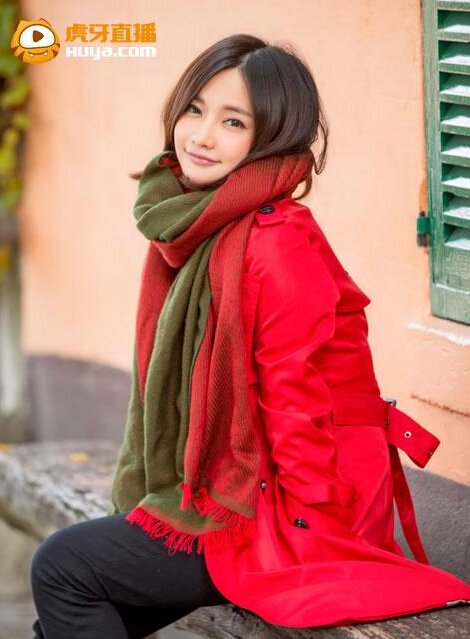 电竞第一女神Miss天价签约虎牙直播