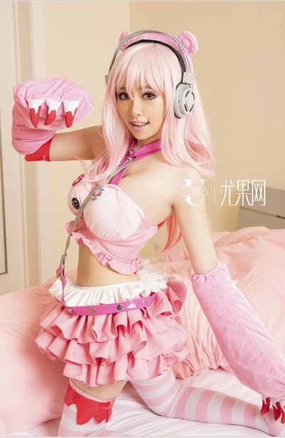 好想抱回家养 萌妹梓喵COSER