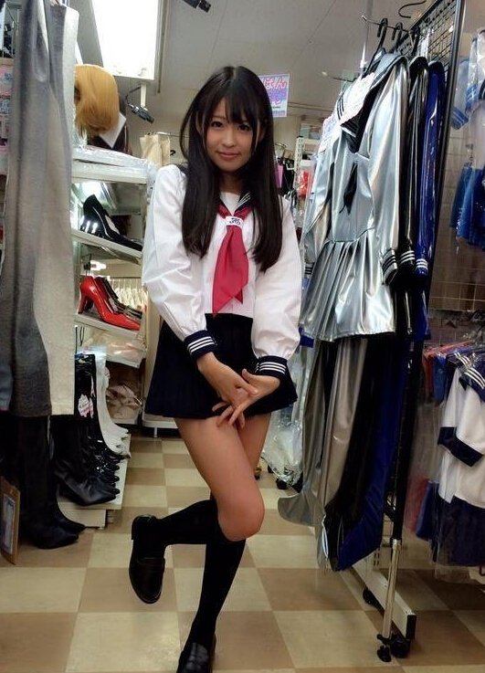 日本20岁美少女最爱高达 但其职业竟是成人影星