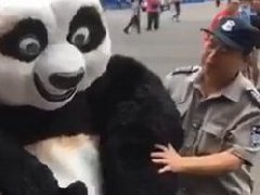 囧图:国际巨星惨遭驱逐出赛场!