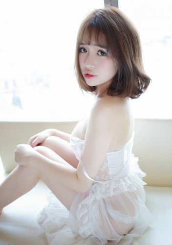 Showgirl卖萌写真诱惑众生 童颜巨乳杀伤力大