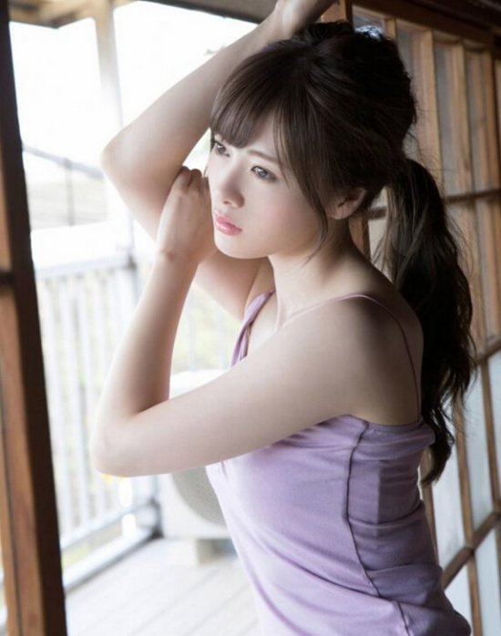 日本美女白石麻衣性感吊带清纯写真