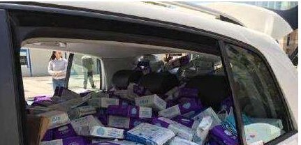 【娱乐】男子为挽留女友,送女友一车卫生巾