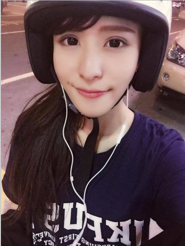 玩LOL竟然被气哭? 台湾校花私照流出