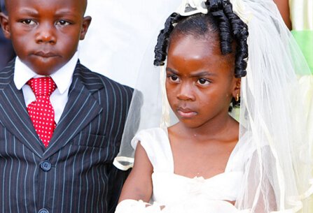 囧事:法定婚龄应降到18岁?