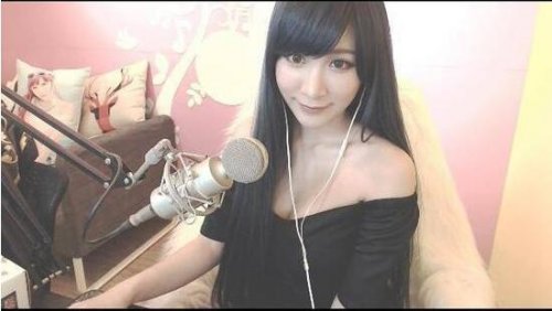 衣服要爆了!台湾36E游戏女主播晒私照