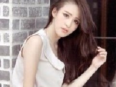 玩LOL竟然被气哭? 台湾校花私照流出