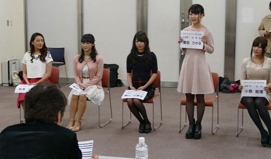 如龙6夜店女郎海选现场:黑丝深V似曾相识