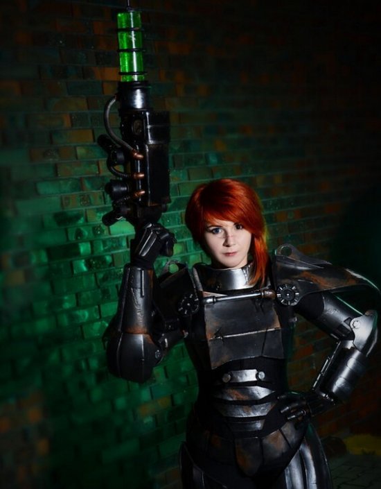 《辐射4》钢铁兄弟会女战士COS 萌妹穿动力装甲