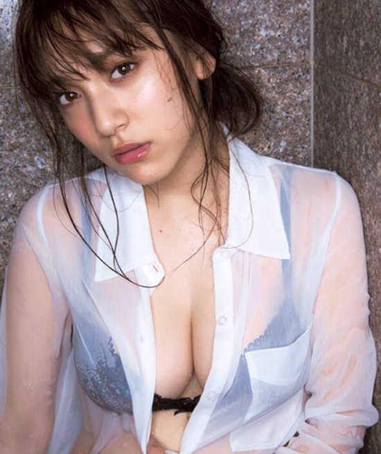 19岁萌妹都丸纱也华湿身薄纱写真 全露F罩杯