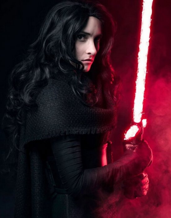 女玩家看不下去《星球大战：原力觉醒》反派Cos